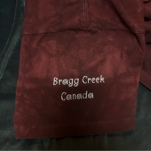 The Mountain maroon red stonewash graphic tee tshirt wolf design Bragg Creek - Picture 3 of 4